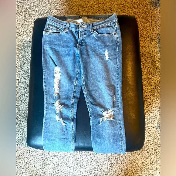 LEVI — Ripped Jeans - Picture 2 of 3